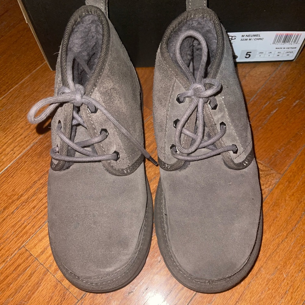 Men’s Neumel Gray Uggs Size 5